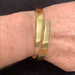 *NEW* Alfani overlap bracelet, gold tone